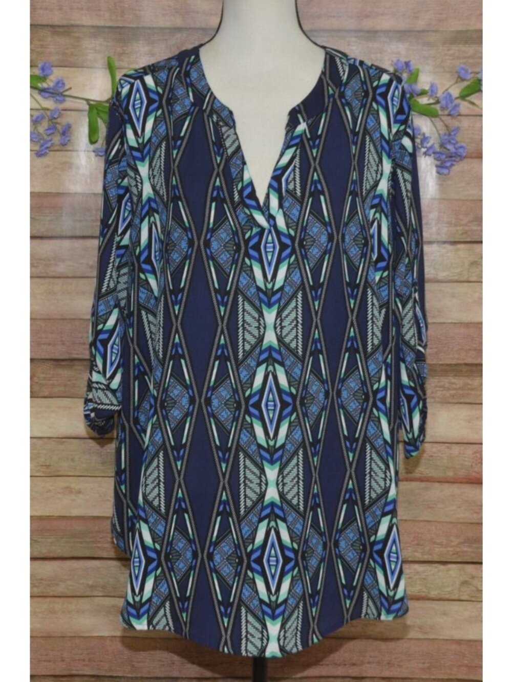 Cato 22W Ladies Plus Size Chiffon Blouse 3/4 Sleeves Navy Black Geometric V-Neck